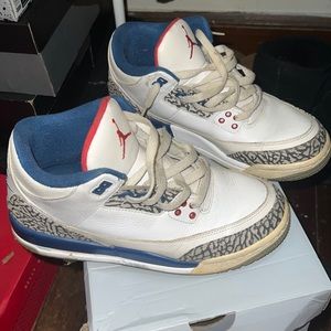 Old Sneakers, very cheap price & comfy